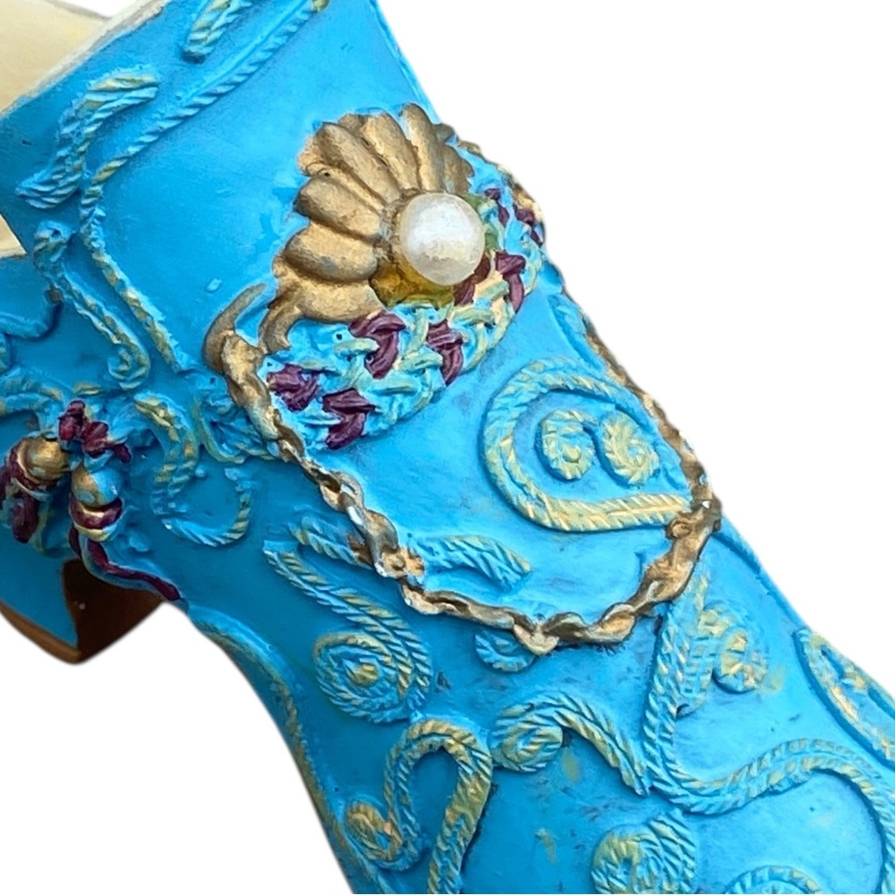 Just the Right Shoe" by Raine (Lorraine Vail), model "The Empress - Picture 6 of 11